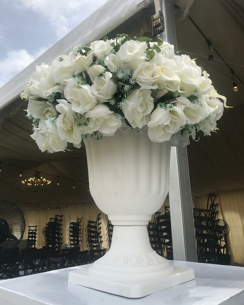 59482561 2417418734970086 1569172589497932829 n - This gorgeous centerpiece is elegant, sophisticated and simply stunning !
.
.
Av...
