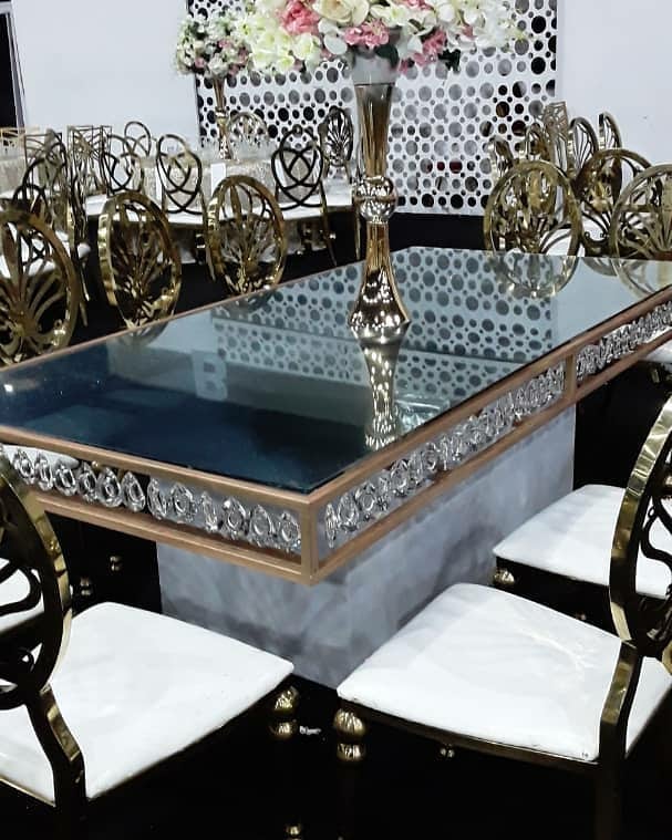 60393990 696890967414390 6225739608765920231 n - Add a big dose of glamour and class to your event with our crystal deluxe tables...