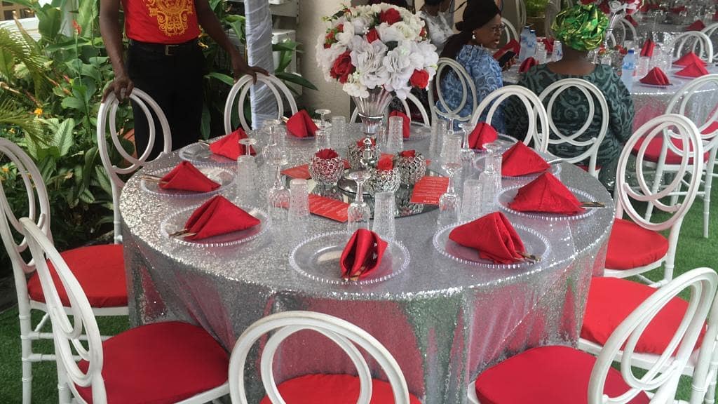 65208889 507371923402639 1805826457120291504 n - Red, silver and white has never looked this chic. Metallic table clothes are ide...