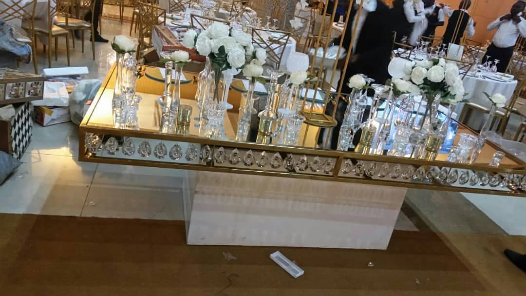 40332836 419694821890767 821029105104322560 n - Glass mirrored king tables for your luxury parties 
Available for rent.

Please ...