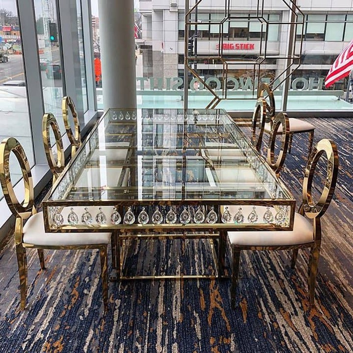40495694 2153170168237415 7404059017811923910 n - For your luxury parties, glass mirrored king tables and OZ CHAIRS are good combo...