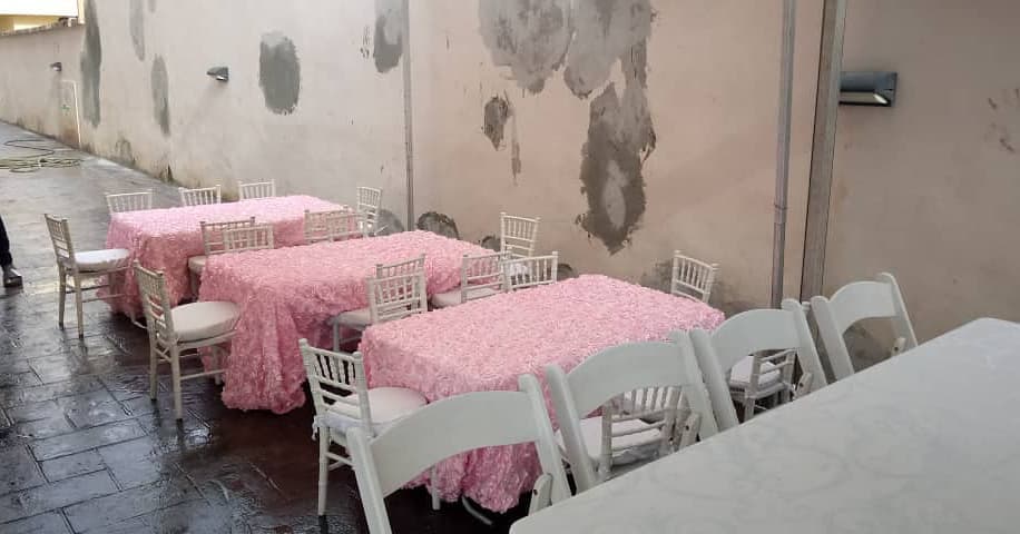 65309986 2350344508619741 5049901567584958325 n - White and pink color combo is always a winner.
.
.
Items:
White garden chairs
Ta...