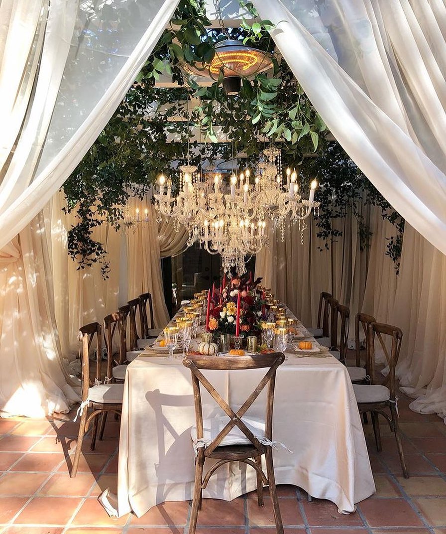 133134070 404168127669173 8098059745694310626 n - This decor inspiration is the perfect option for intimate events with friends and family this season...
