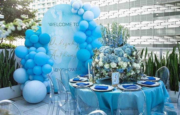136682323 3525705920860740 8342381455319296674 n - Baby shower decor inspiration  featuring balloons and ghost chairs  

What’s your excuse for not sli...
