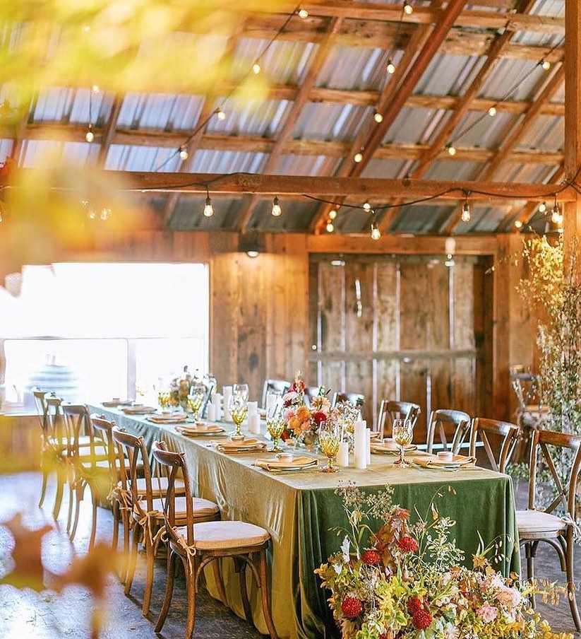 145896872 242204297611966 4114823639464191715 n - This decor inspiration is everything . From the floral details to the brown cross back chairs .

Let...