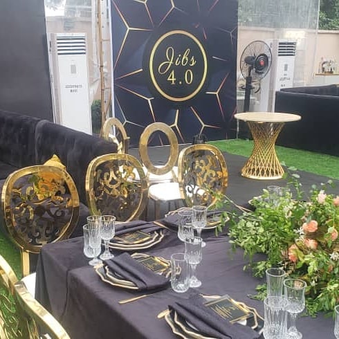247464645 1045421126215998 8701620047601923064 n - Black and Gold is always stunning a combination. 

Items supplied by @naphtalieventsandrentals 

Cha...