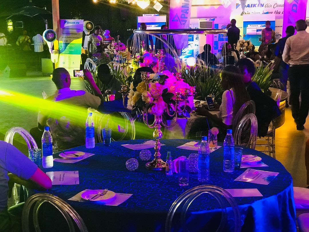 Lagos night live is sweet

But it’s even sweeter in an event woth elegant decor by @naphtalieventsan…